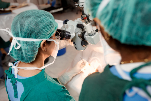 中国首例连续视程人工晶状体植入手术完成